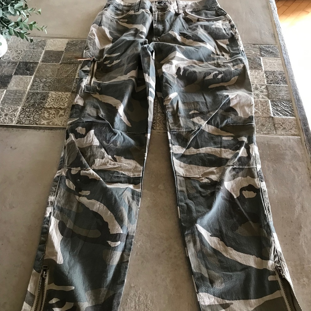 Charlie B camouflage stretch pants NWOT